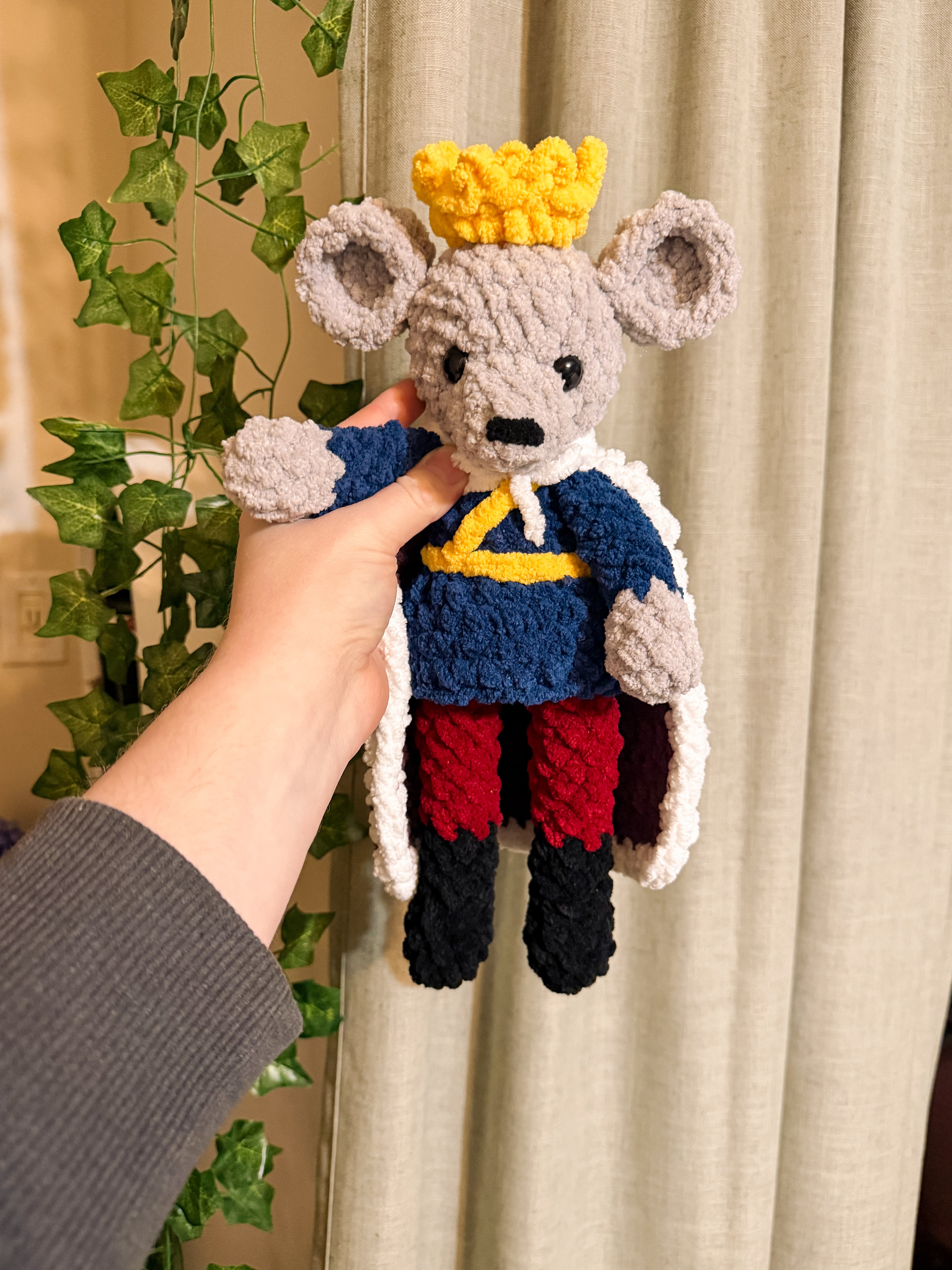 Classic Mouse King Crochet Pattern